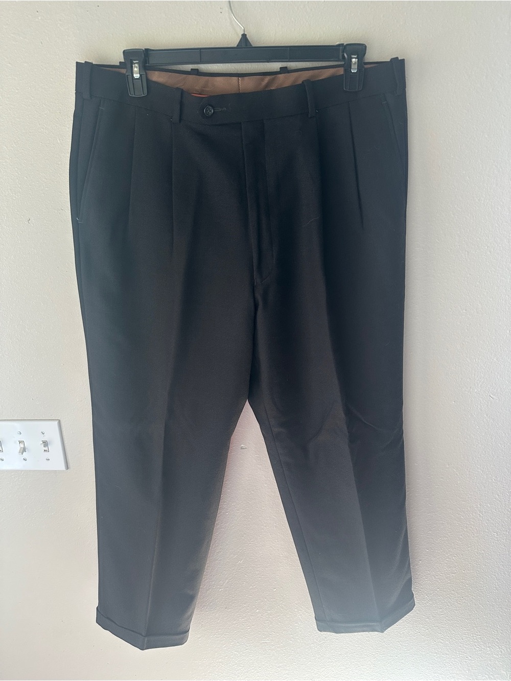 Men's Black Pleated Dress Pants - Classic Tailored Style